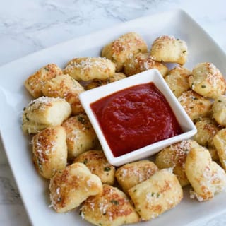 Garlic Not Knots*